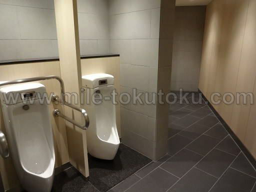 羽田空港 国際線ANAラウンジ 男性トイレ