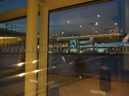 羽田空港 国際線 TIATラウンジ 喫煙室の窓