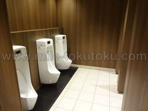 羽田空港 国際線 TIATラウンジ 男性トイレ