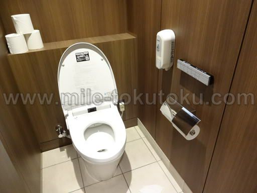 羽田空港 国際線 TIATラウンジ トイレの個室