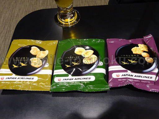 広島空港 JALサクララウンジ 無料のお菓子は3−4種類