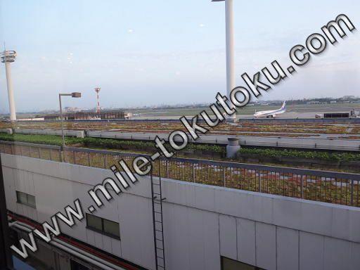伊丹空港 ラウンジオーサカ 窓の景色
