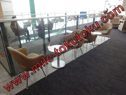 香港空港 ユナイテッド航空ラウンジ テーブル席