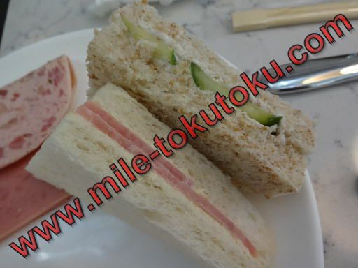 香港空港 ユナイテッド航空ラウンジ サンドイッチ