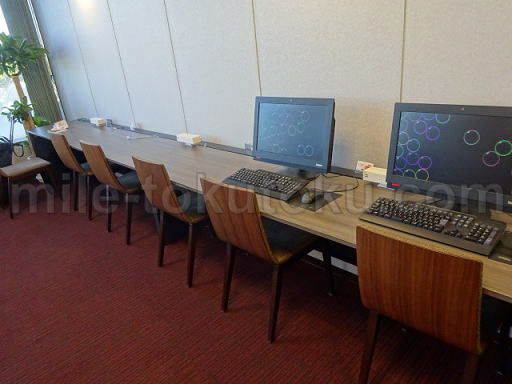 米子空港 ラウンジ パソコンデスク