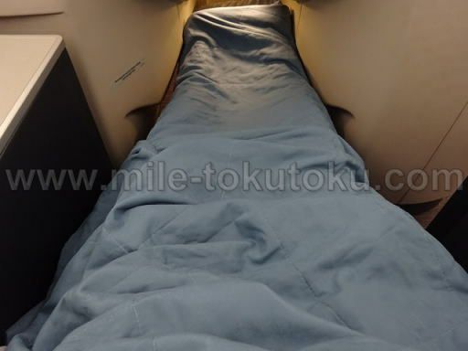 マレーシア航空 A350 ビジネスクラス 寝ている状態