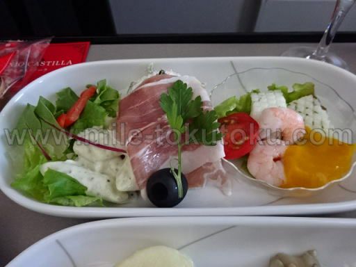 JAL国内線 新ファーストクラス 前菜サラダ