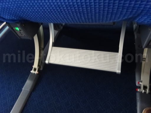 中国南方航空 エコノミークラス フットレスト