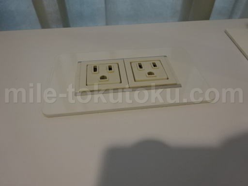 ホノルル空港 ハワイアン航空ラウンジ コンセント