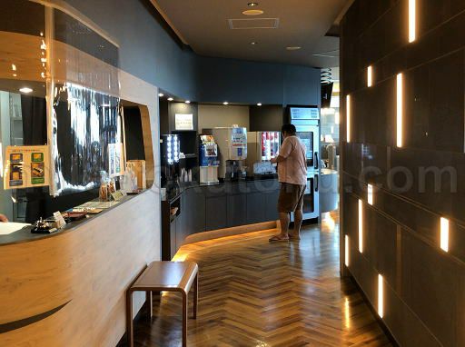 鹿児島空港 スカイラウンジ菜の花 通路