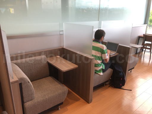 高知空港 カードラウンジ ソファー席