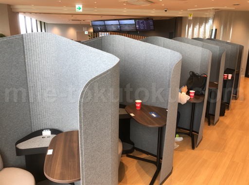 高知空港 カードラウンジ デスク席