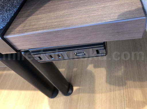 高知空港 カードラウンジ USBとコンセント