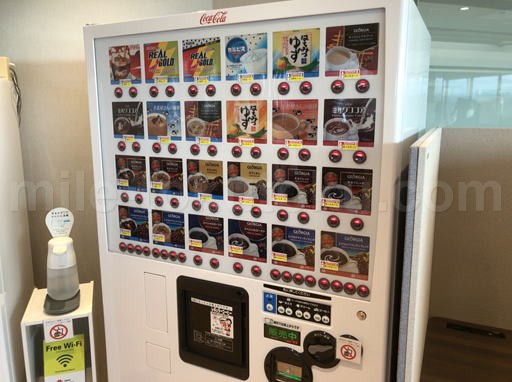 高知空港 カードラウンジ ドリンク自動販売機は無料