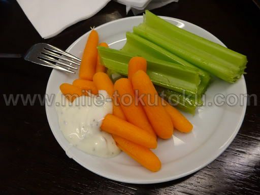 ロサンゼルス空港 大韓航空ラウンジ 野菜スティック