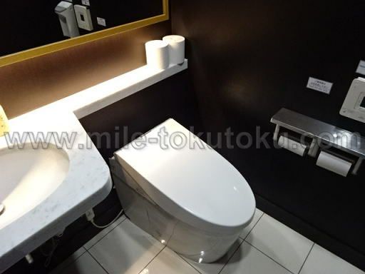 岡山空港 カードラウンジ「マスカット」 男性トイレ