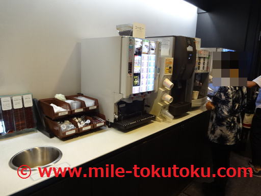 神戸空港 ラウンジ ドリンクコーナー
