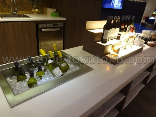 シンガポール空港 第1 dnataラウンジ ワイン