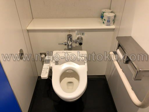 神戸空港 ラウンジ 空港の共有トイレ個室