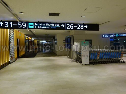 成田空港 大韓航空ラウンジ 26−28番ゲート方面へ