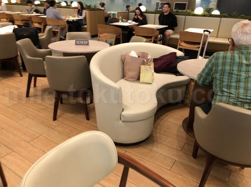 ソウル仁川 第1 PriorityPass SKY HUBラウンジ 横になれるソファー