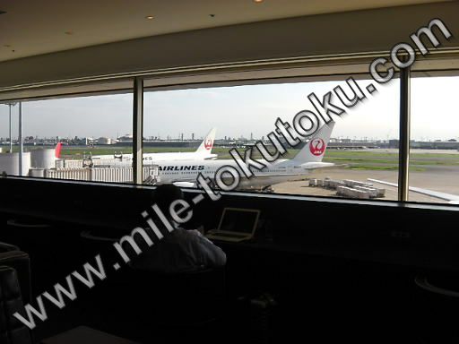 羽田空港 国内線 JALサクララウンジ 窓からの光景