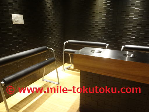 新千歳空港 スーパーラウンジ 喫煙室の中