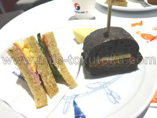 金浦空港 大韓航空ラウンジ サンドイッチ