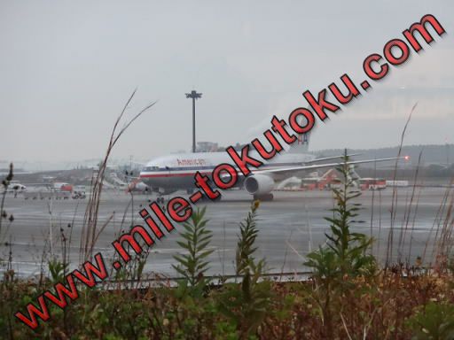成田空港 アメリカン航空ラウンジ 外に見える飛行機